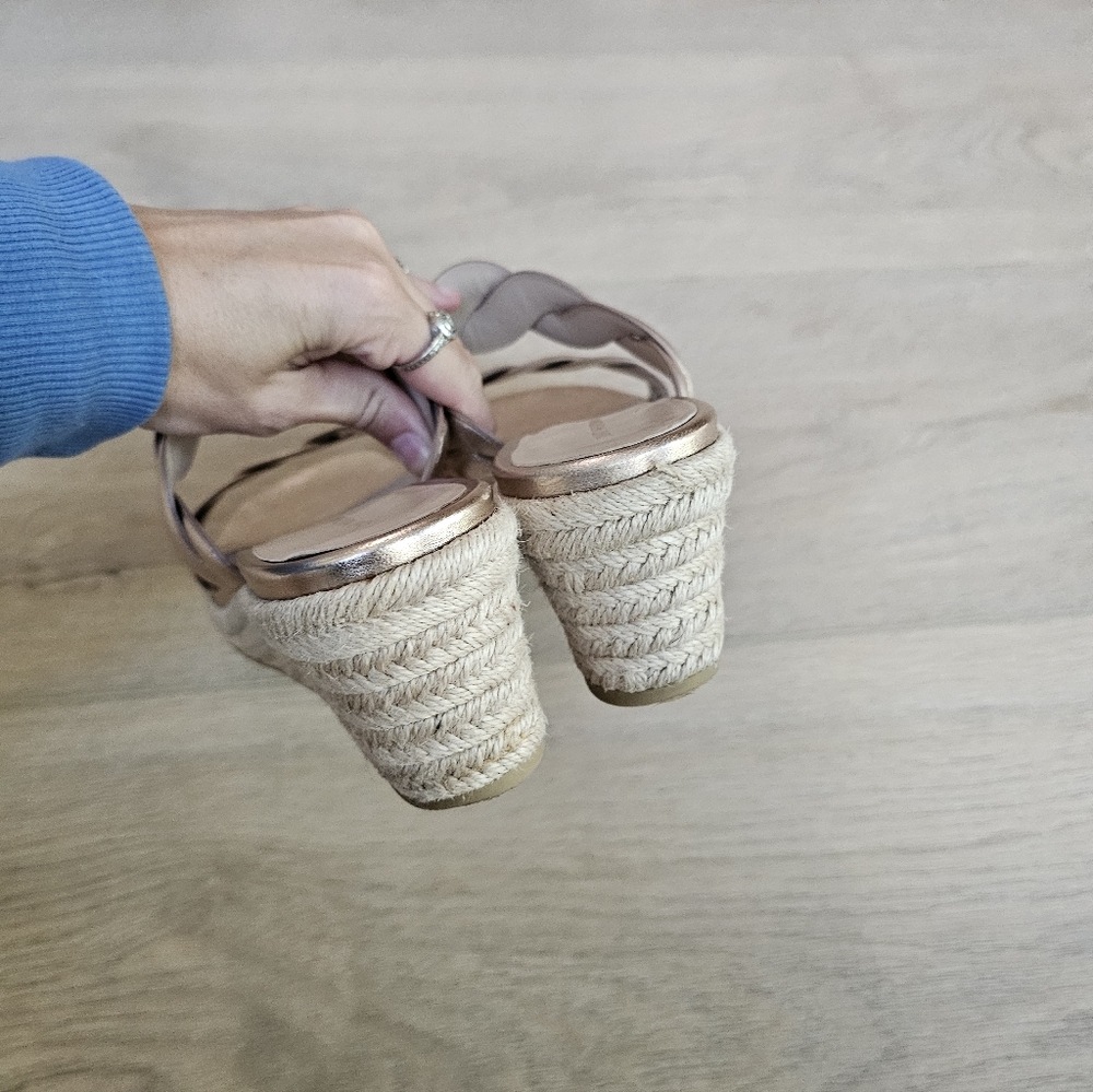 Stuart Weitzman Twist Espadrille Wedge Sandals Rose Gold, Size 9.5 - Picture 7 of 9